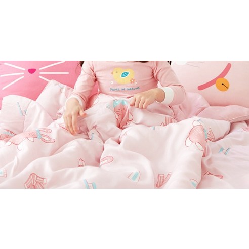 자연의 포근함을 담은 밀로앤개비 그린티 모달 애착이불로 아이에게 행복한 꿈을 선물하세요.