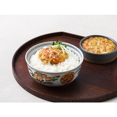 바다의 풍미를 담은 맛있고 다양한 반찬