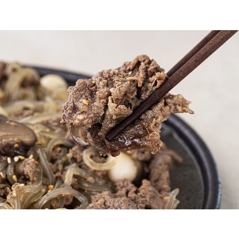 단골집 서울 양념불고기는 짭조름한 맛과 풍성한 식감이 일품입니다.
