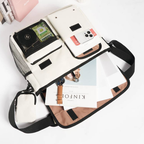 봄의 산들바람을 담은 감각적인 메신저백