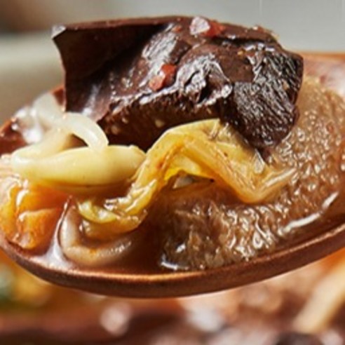 얼큰하고 푸짐한 행복, 교동 선지 해장국으로 즐기는 뜨끈한 하루