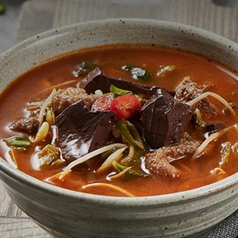 얼큰하고 푸짐한 행복, 교동 선지 해장국으로 즐기는 뜨끈한 하루