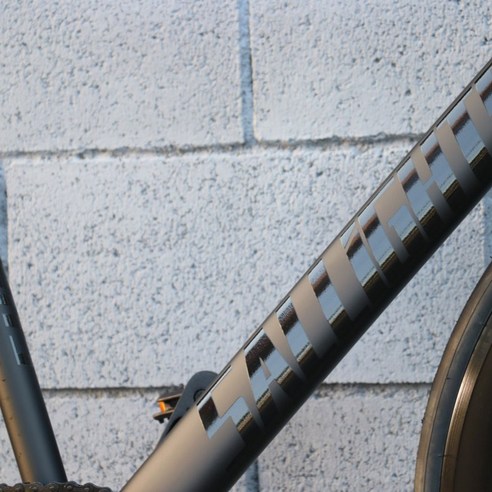 세련미, 성능, 편리함을 갖춘 솔라이츠 글로리 픽시 자전거