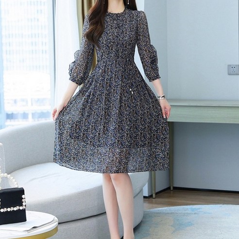 화사한 꽃무늬 패턴과 편안한 착용감의 레몬소울 우스만 빅사이즈 플라워 퍼프 원피스