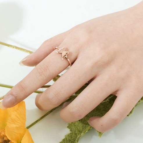 노이드비 여성용 써지컬스틸 나비 반지로 손가락의 우아함을 표현하세요.