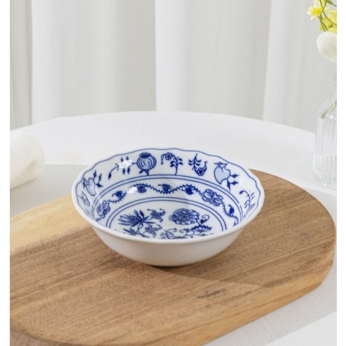 체스키포슬란 쯔비벨무스터 깊은 찬기: 식탁에 예술을 더하다