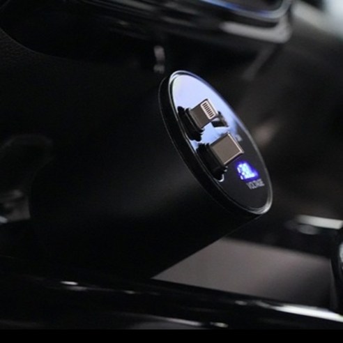 카슈아 차량용 릴타입 시거잭 고속 충전기는 고속 충전을 지원하여 휴대폰이나 태블릿 등을 빠르게 충전할 수 있습니다.
