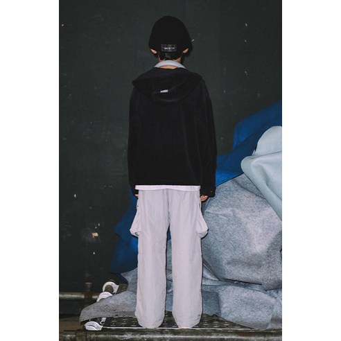 國中 時尚 男孩 女孩 普通 服裝 襯衫 女學生 十幾歲的女孩 女孩