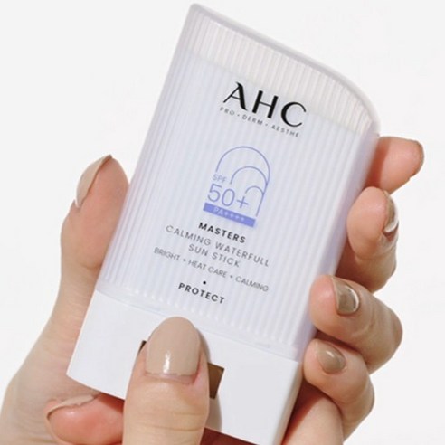 강력한 자외선 차단력과 부드러운 텍스처의 AHC 마스터즈 카밍 워터풀 선스틱