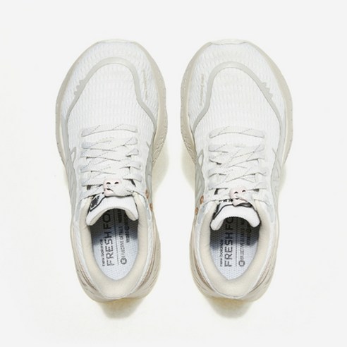 편안하고 성능 좋은 뉴발란스 1080 운동화