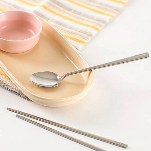 아이의 건강과 행복을 위한 안전하고 세련된 수저