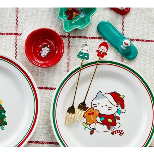 황금빛 우아함과 사랑스러운 디자인으로 완성하는 특별한 티타임