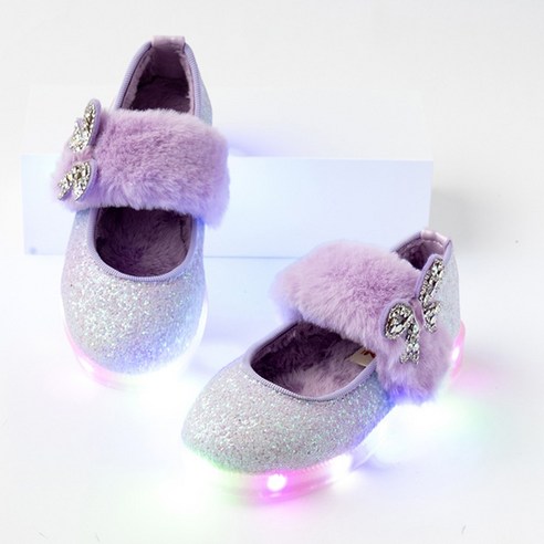 겨울왕국을 닮은 따뜻하고 화려한 겨울 신발