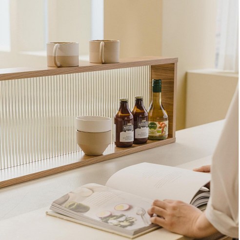 주방에 감성을 더하는 우드레이 밀키 유리 파티션으로 특별한 공간을 완성하세요.