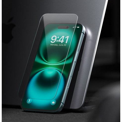 눈부신 선명함과 압도적인 보호력으로 아이폰 16e를 완벽하게 지켜주는 신지모루 신지글래스 2.5D 강화유리 액정보호필름