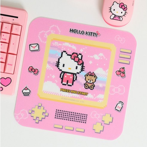 칙칙한 책상에 큐티뽀짝 생기를 더해줄 산리오 픽셀 마우스패드!