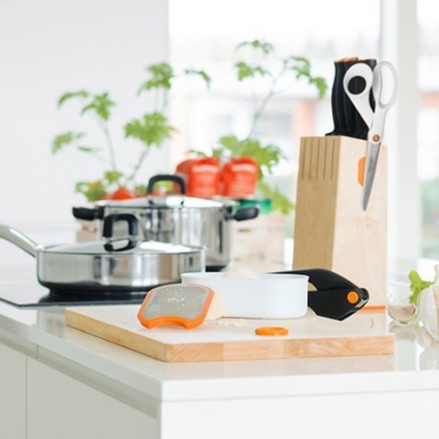 정밀함과 편안함이 만나 탄생한 걸작, 피스카스 펑셔널폼 가위