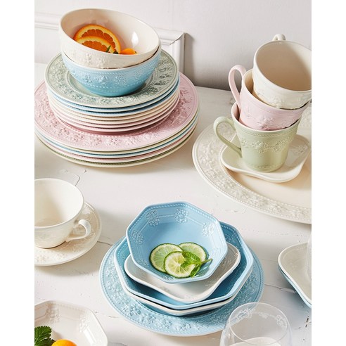 일상에 스며드는 우아함, 웨지우드 페스티비티 아이보리 커피잔