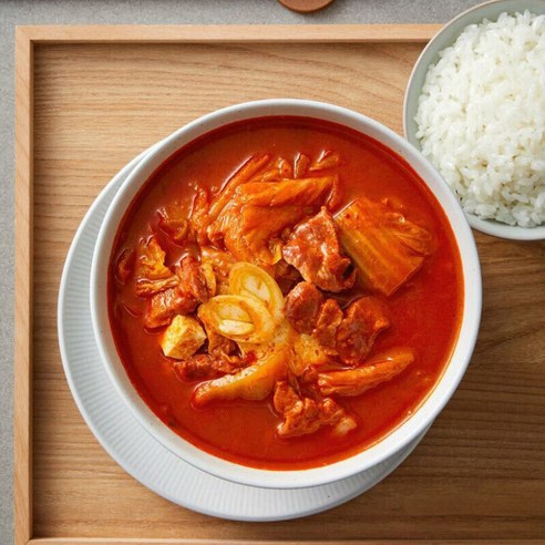 깊은 맛과 간편함으로 완성하는 따뜻한 집밥, 비비고 돼지고기 김치찌개