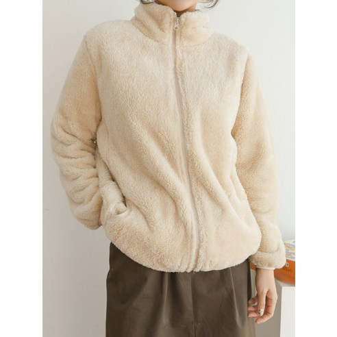앤드스타일 여성용 양털 하이넥 후리스 집업 점퍼 261709은 겨울 시즌에 이상적인 제품으로 할인율 27%로 구매 가능한 로켓배송 상품입니다.