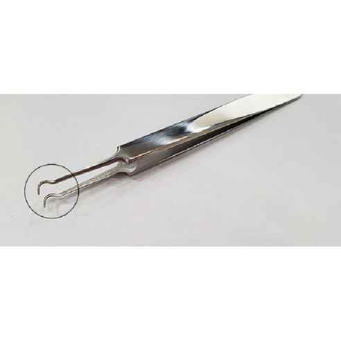 섬세한 피지 압출 핀셋으로 매끈한 도자기 피부 완성!