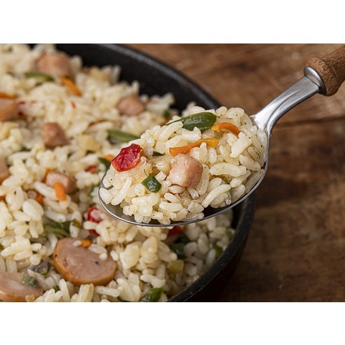 고소하고 풍부한 맛의 풀무원 탱글소시지 철판볶음밥