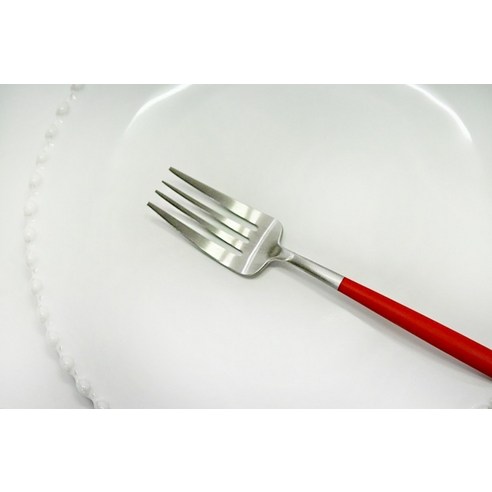 포르투갈 감성, 레드 컬러의 고급스러움, 완벽한 식탁을 완성하다