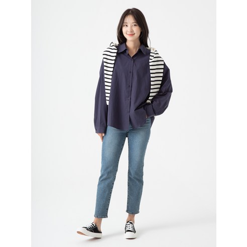 루즈한 핏과 여리여리한 실루엣을 완성하는 여성용 오버사이즈 셔츠