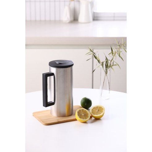 깨끗함과 편리함을 담은 코멧 홈 스테인리스 핸들 냉장고 물병