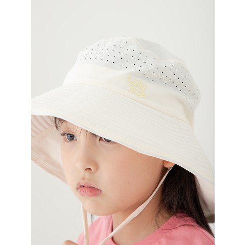 강렬한 햇살 아래, 스타일과 안전을 책임지는 완벽한 선택