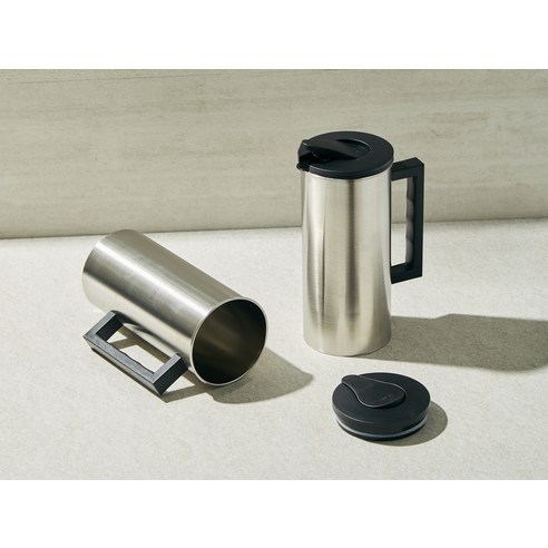 깨끗함과 편리함을 담은 코멧 홈 스테인리스 핸들 냉장고 물병