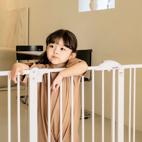안심과 편안함을 자녀에게 선사하는 아가드 이지슬라이드 유아 안전문