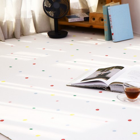 층간소음과 청소 걱정 끝! 코멧 양면 쿠션 거실매트로 넓고 쾌적한 거실을 만드세요.