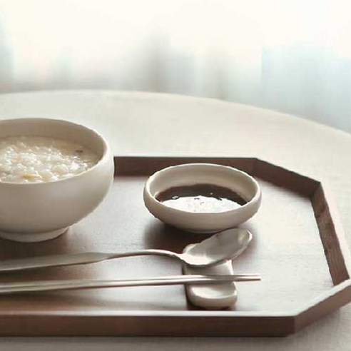 식탁 위 작은 예술, 에라토 메이 수저받침으로 일상을 특별하게