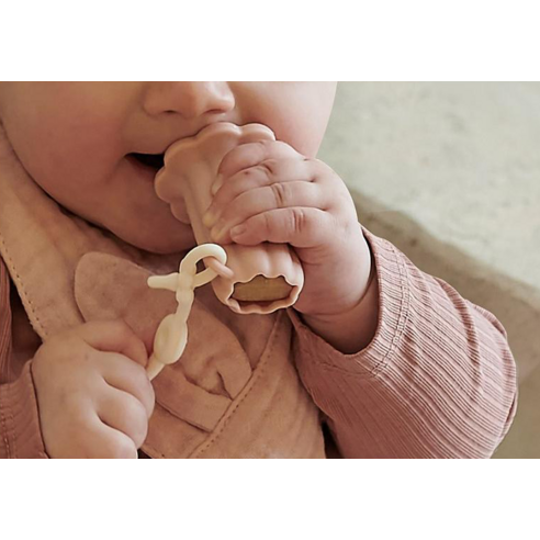 우리 아기 첫 간식, 퍼기 츄러스 티딩러스크 홀더로 안전과 즐거움을 선물하세요!