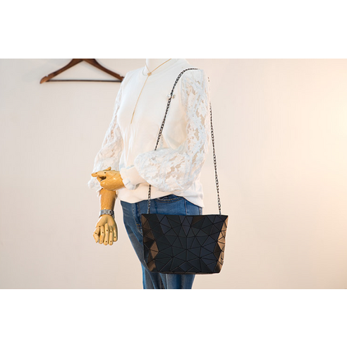 Mini Cross Bag Mini Bag Clutch Bag Chain Bag Bag Shoulder Bag Cross Bag Prism Bag Cube Bag 女包