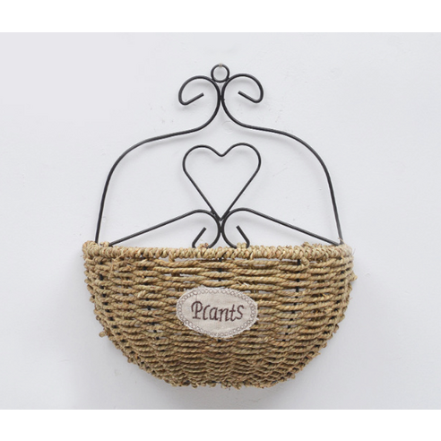 삭막한 벽에 생기를 불어넣는 라탄 벽걸이 화분으로 공간 활용과 인테리어 효과를 동시에!