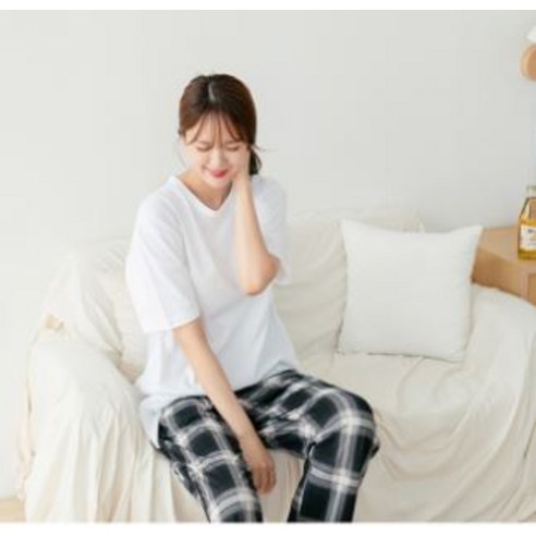 겨울철 편안함과 스타일을 위한 커플용 피치기모 체크 바지