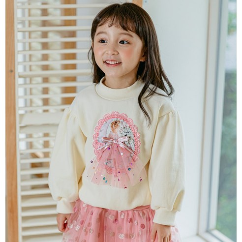 확인할 수 있는 상품의 특징과 편안한 착용감을 갖는 라라아망 여아용 프린세스 셔링티셔츠