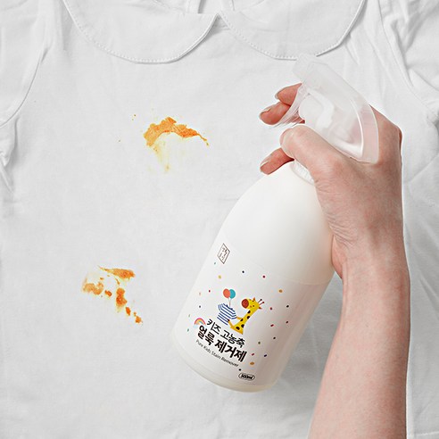 아이 옷 찌든 얼룩, 순하고 강력하게! 생활공식 키즈 얼룩제거제로 깨끗하게 해결하세요.