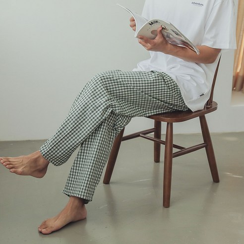 모네 체크 무늬의 편안하고 세련된 면 커플용 하의류 바지를 찾고 계신가요?