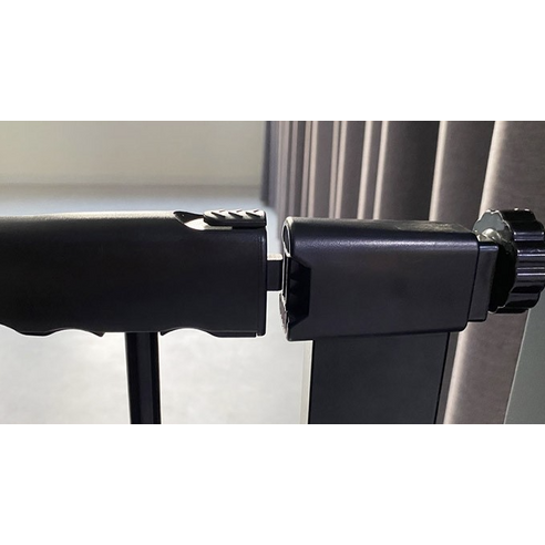 안전과 편리함을 동시에 제공하는 반려동물 안전문