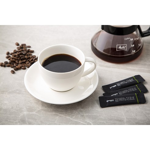 진정으로 짙은 로스팅으로 카페인 애호가를 위한 최고의 아메리카노 경험 제공