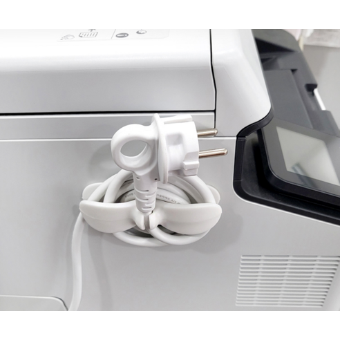 피키픽스 케이블 선정리 홀더로 쾌적하고 효율적인 데스크 환경을 완성하세요.