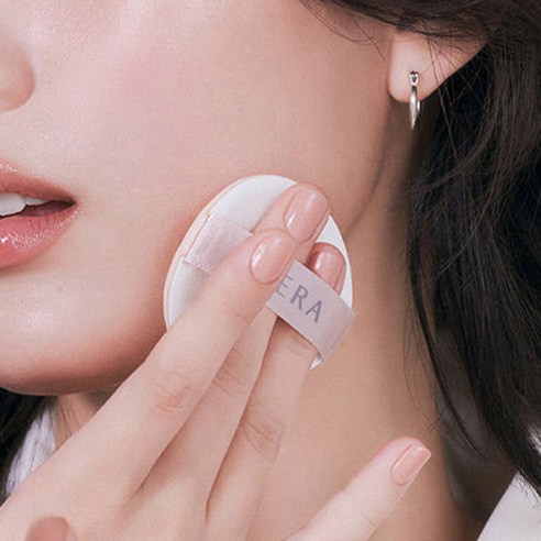 빛을 머금은 듯, 촉촉하게 빛나는 피부를 완성하는 헤라 리플렉션 스킨 글로우 쿠션 리필