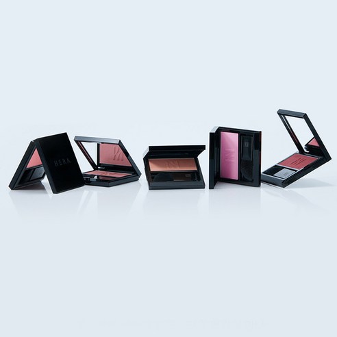 자연스러운 생기를 더하는 블러쉬