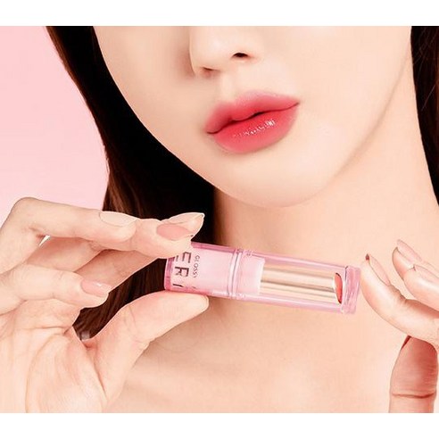 입술에 반짝임과 매력을 더하는 메리쏘드 글로시 투톤 립스틱