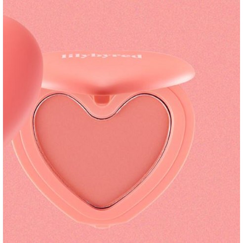 릴리바이레드 청순빔으로 당신의 볼에 사랑스러운 빛을 더하세요.