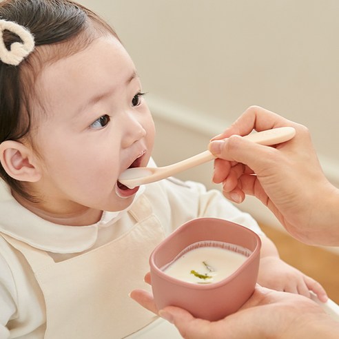 안전하고 편리한 '퍼기 안심 실리콘 이유식 스푼'으로 이유식 시작하세요!