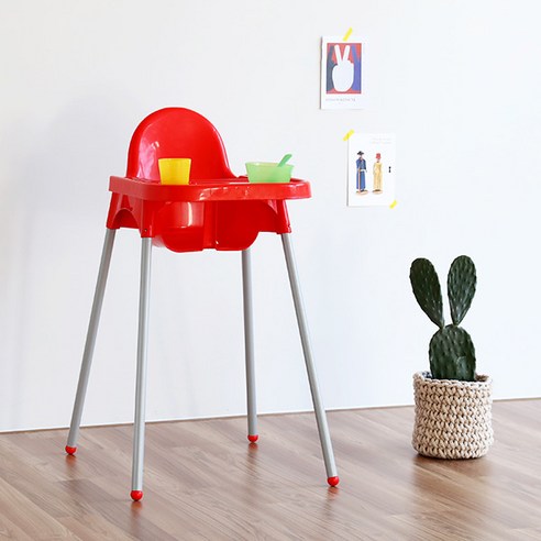 마켓비 SIGTAG 유아 식탁 의자   트레이 세트는 안전하고 편리한 사용을 위한 다양한 기능과 디자인으로 어린이의 식사 시간을 더욱 즐겁게 만들어 줍니다.